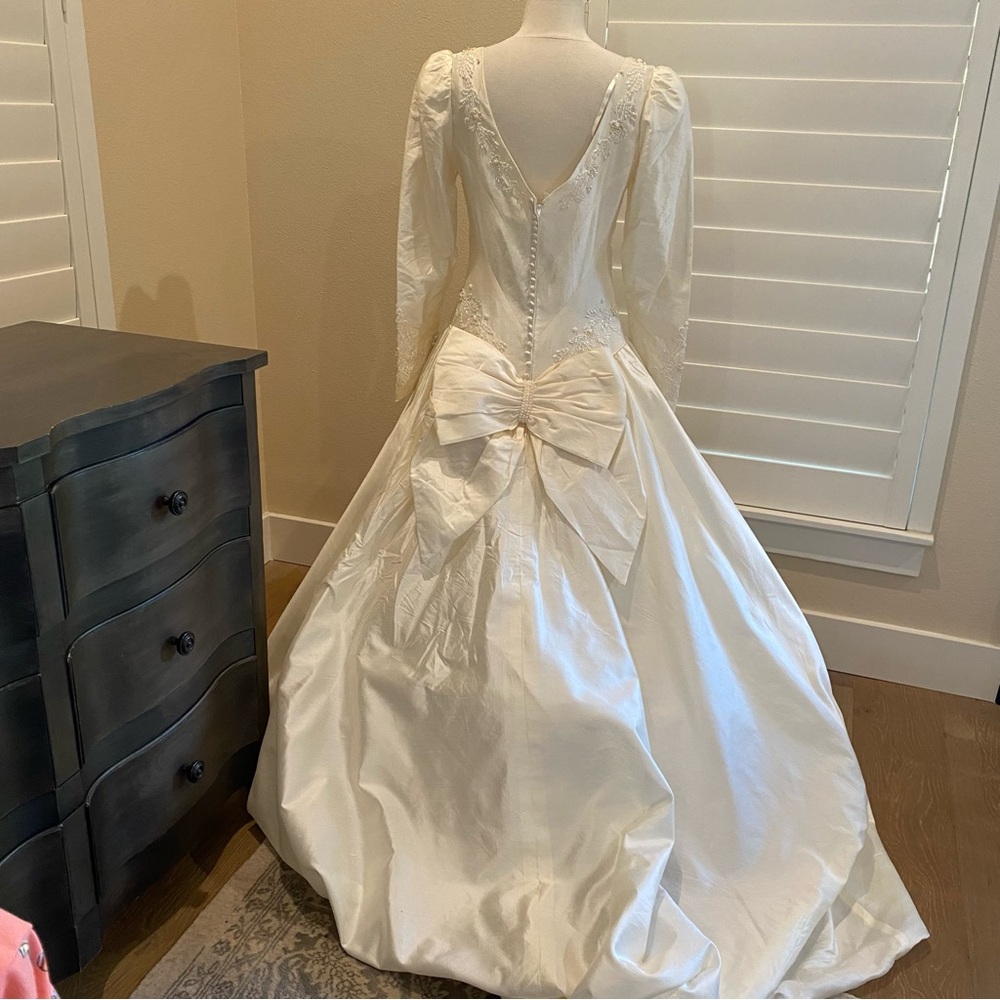 100% silk vintage Ivory Bridal Gown with straps with beaded bodice - Picture 11 of 16